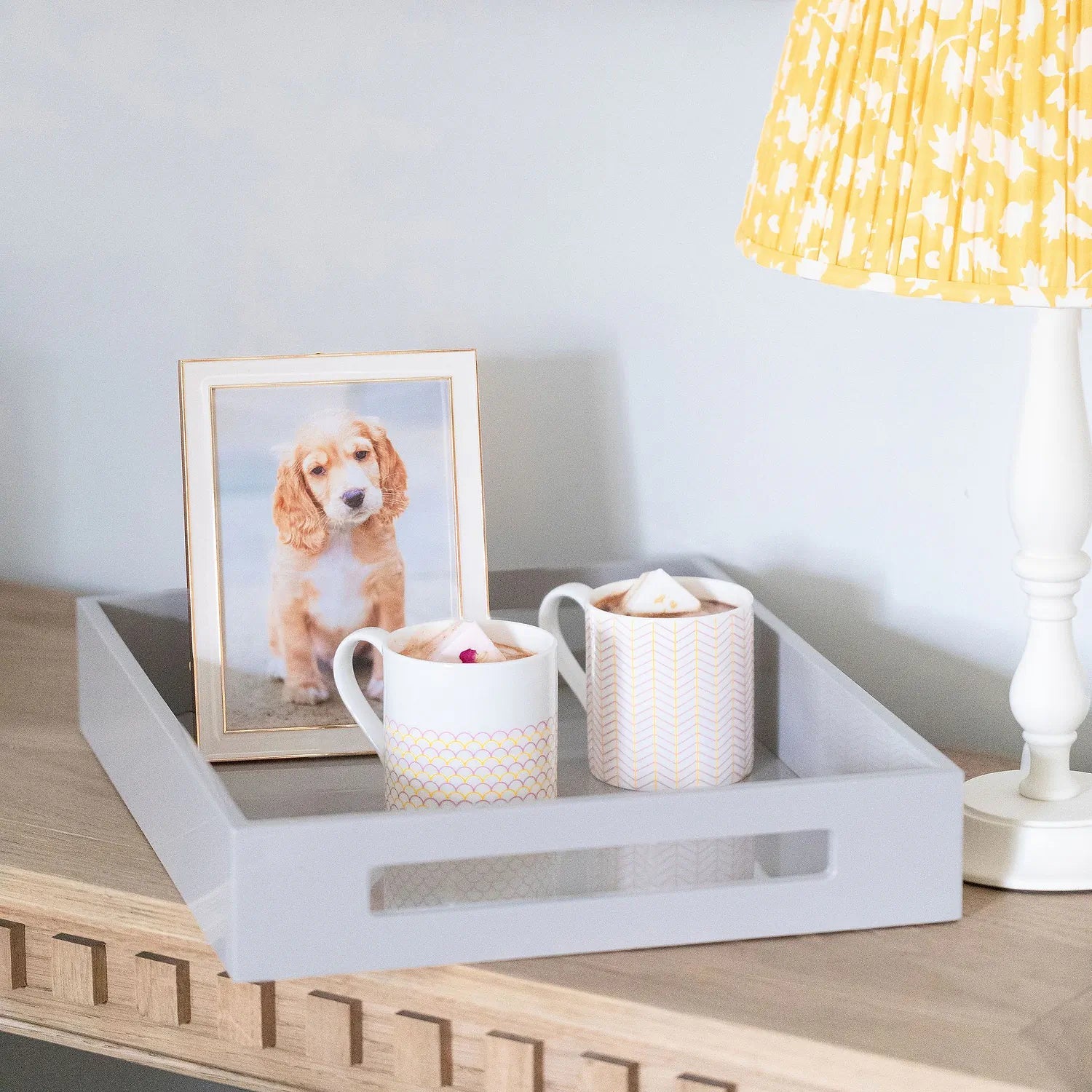 Lacquered Chiffon grey tray with handles - Florrie