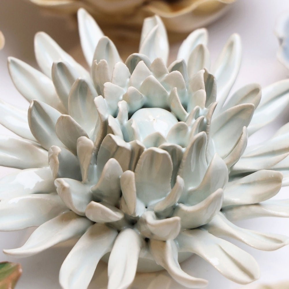 Pale green ceramic spider Mum flower - approx. 11.5X12.5X5.5cm - Florrie close up