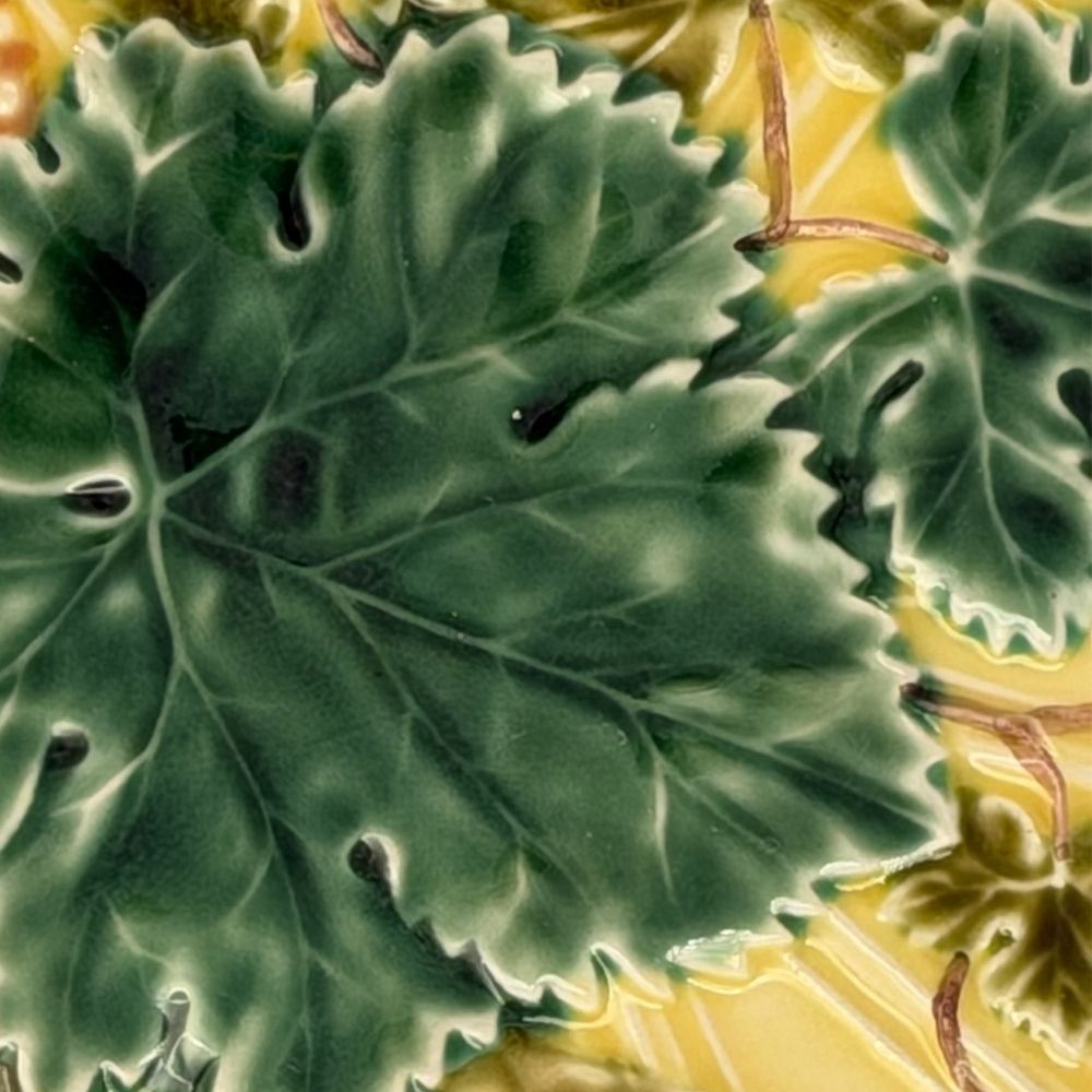 Portugese Bordallo Pinheiro majolica grape leaf plate c.1970-90s - 19.5cm - Florrie