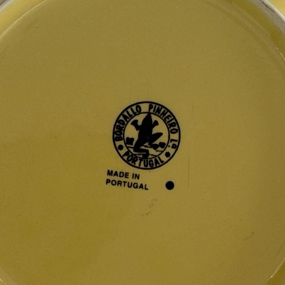 Portugese Bordallo Pinheiro majolica grape leaf plate c.1970-90s - 19.5cm - Florrie